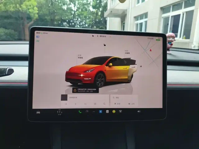 Tesla Model Y — Фото автомобиля 12