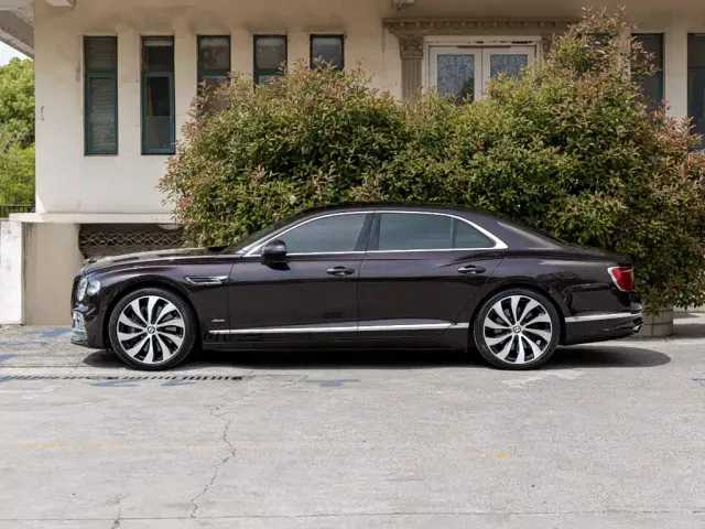 Bentley Flying Spur — Фото автомобиля 7