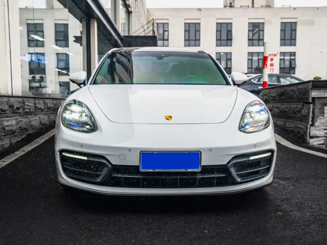 Porsche Panamera — Фото автомобиля 2