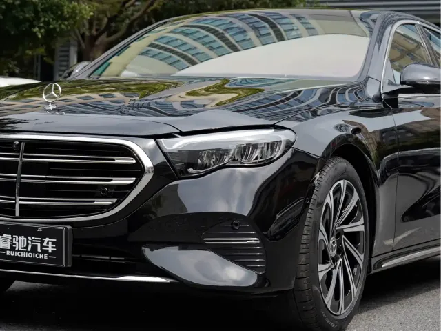 Mercedes-Benz E-Class — Фото автомобиля 8