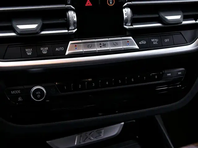 BMW iX3 — Фото автомобиля 9