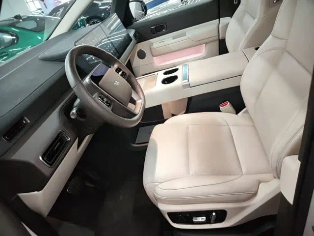 Li Auto MEGA — Фото автомобиля 10