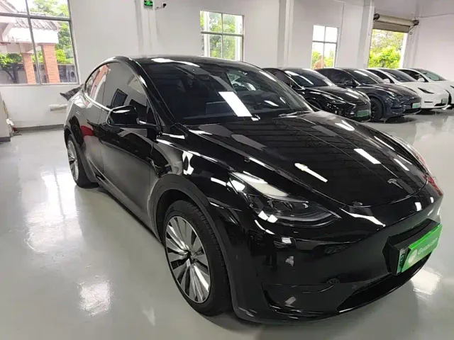 Tesla Model Y — Фото автомобиля 3
