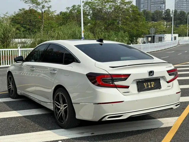 Honda Accord — Фото автомобиля 10