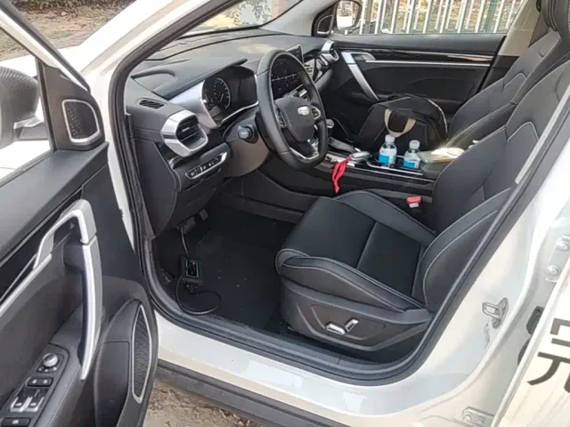 Geely Binyue — Фото автомобиля 15