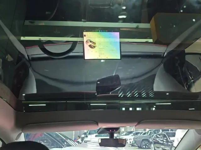 Tesla Model Y — Фото автомобиля 17