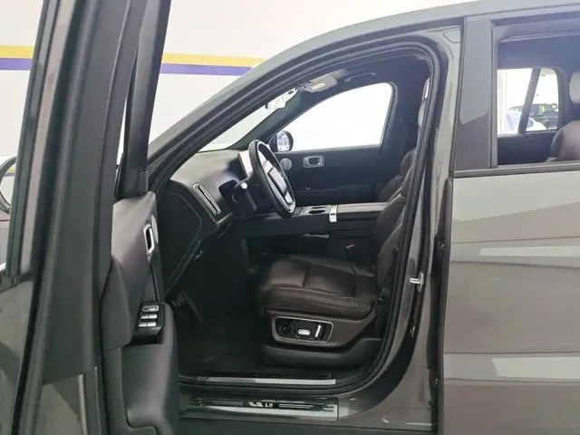 Li Auto L8 — Фото автомобиля 9
