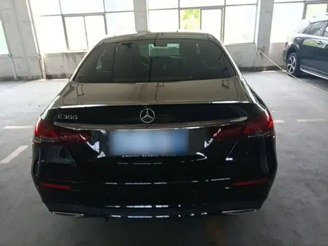 Mercedes-Benz E-Class — Фото автомобиля 5