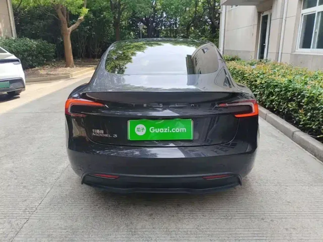 Tesla Model 3 — Фото автомобиля 5