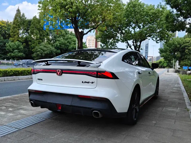 Changan UNI-V — Фото автомобиля 12