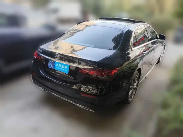 Mercedes-Benz E-Class — Фото автомобиля 2