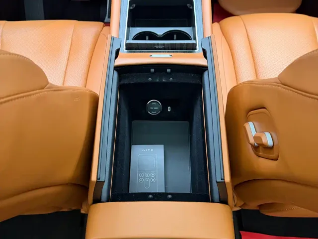 Aito M9 — Фото автомобиля 15