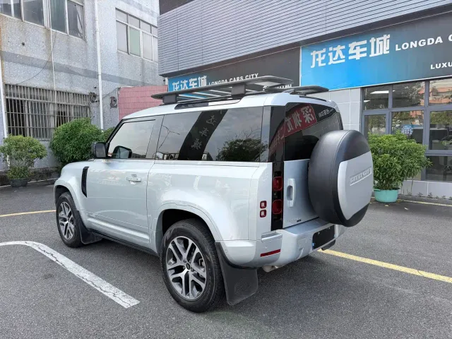 Land Rover Defender — Фото автомобиля 4