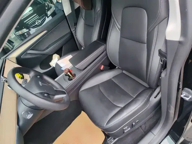 Tesla Model Y — Фото автомобиля 13
