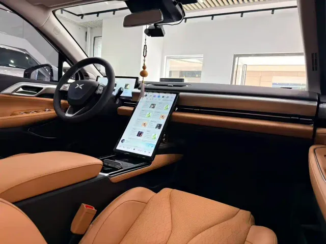 Xpeng P5 — Фото автомобиля 8