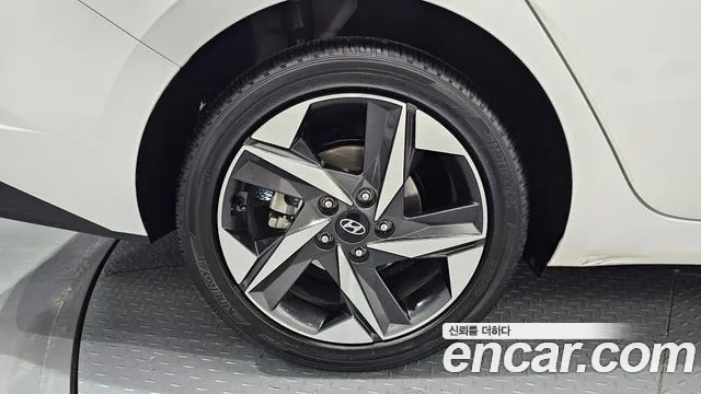 Hyundai AVANTE Avante (CN7) — Фото автомобиля 4