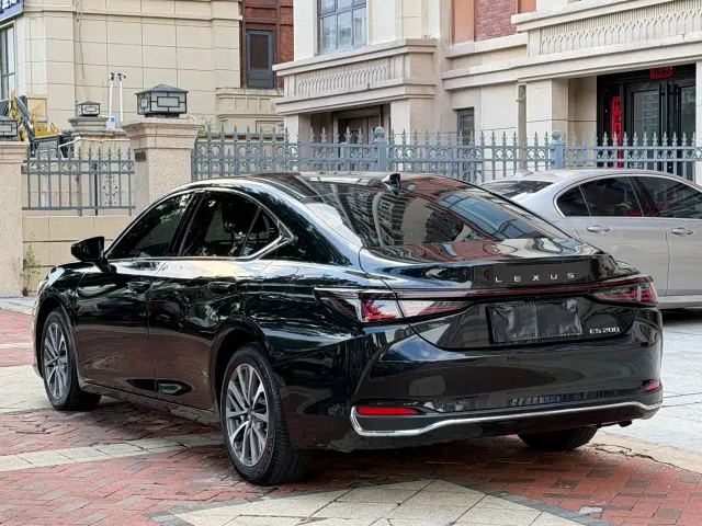 Lexus ES — Фото автомобиля 7