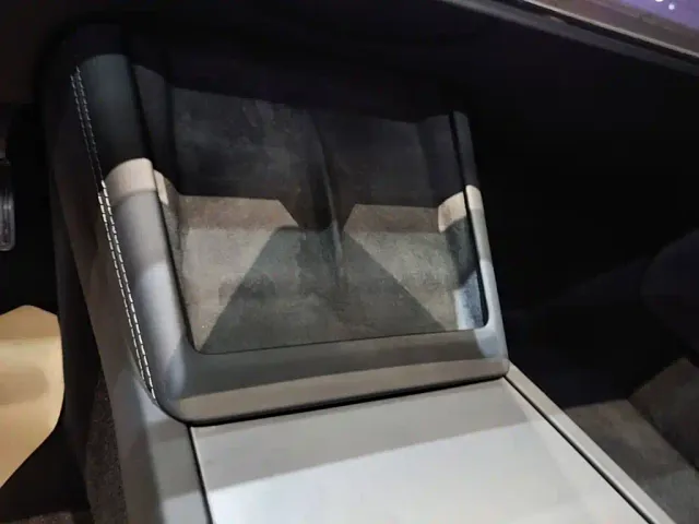 Tesla Model 3 — Фото автомобиля 8
