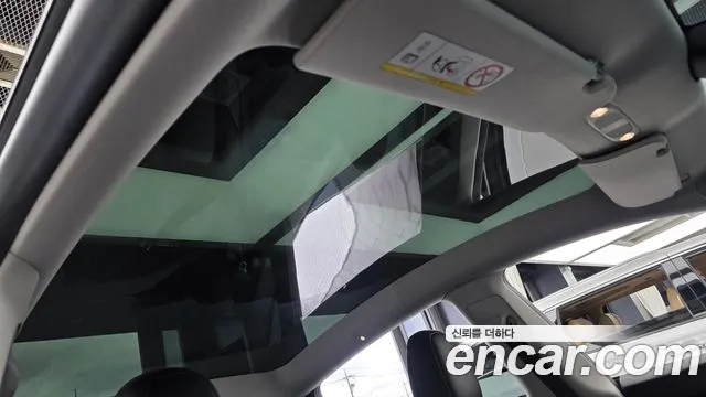 Tesla Model Y — Фото автомобиля 17