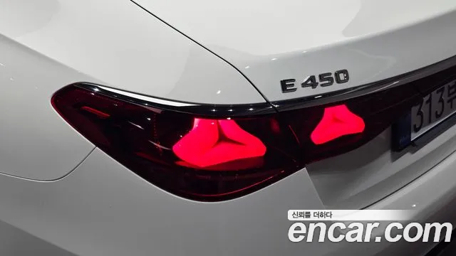 Mercedes-Benz E-Class — Фото автомобиля 21