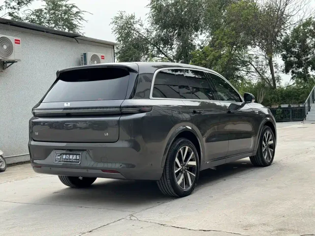 Li Auto L8 — Фото автомобиля 17