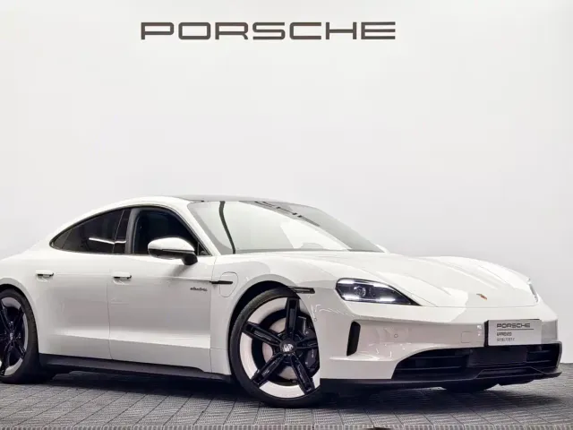 Porsche Taycan — Фото автомобиля 3