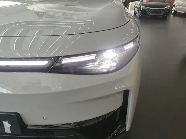 Leapmotor C10 — Фото автомобиля 23