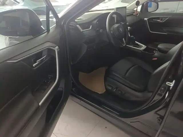 Toyota RAV4 — Фото автомобиля 15