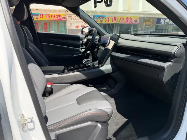 Geely Boyue — Фото автомобиля 4