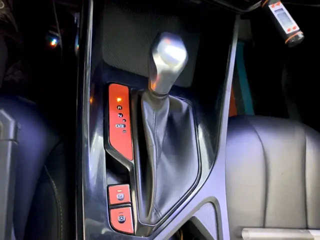 Roewe i5 — Фото автомобиля 13