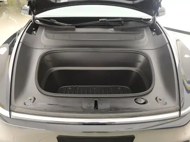 Tesla Model Y — Фото автомобиля 10