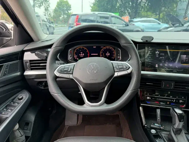 Volkswagen Passat — Фото автомобиля 14