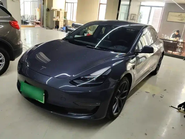 Фотография автомобиля — Tesla Model 3