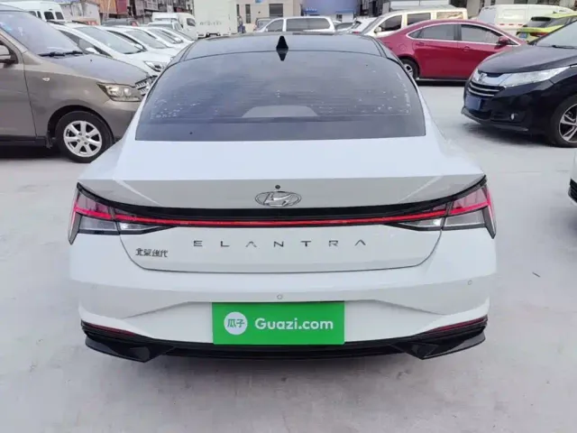 Hyundai Elantra — Фото автомобиля 5