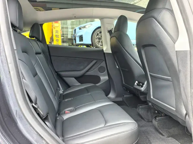 Tesla Model Y — Фото автомобиля 7