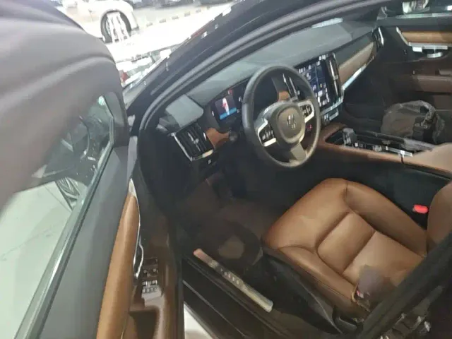 Volvo S90 — Фото автомобиля 15
