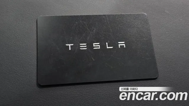 Tesla Model Y — Фото автомобиля 29