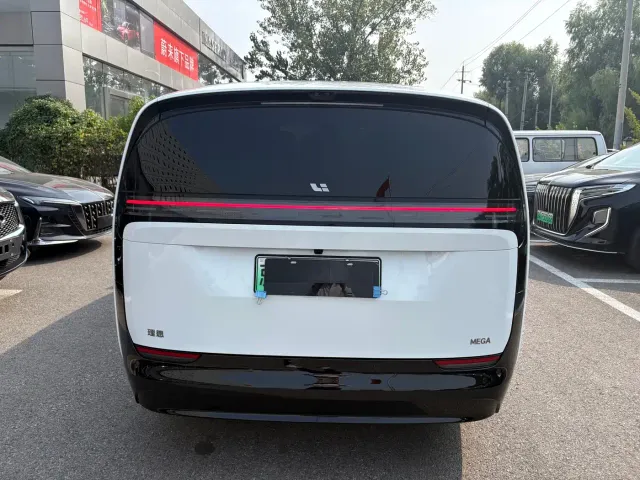 Li Auto MEGA — Фото автомобиля 4