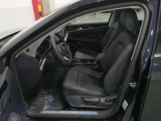 Volkswagen Passat — Фото автомобиля 10