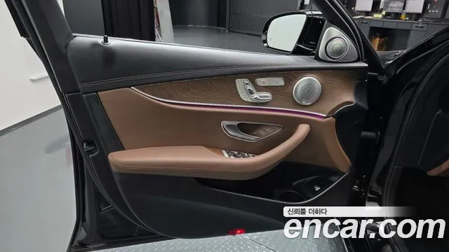 Mercedes-Benz E-Class — Фото автомобиля 19