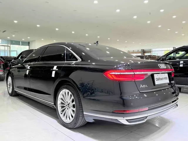 Audi A8 — Фото автомобиля 4