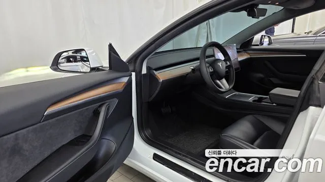 Tesla Model 3 — Фото автомобиля 15