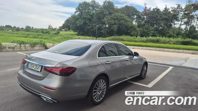 Mercedes-Benz E-Class — Фото автомобиля 2