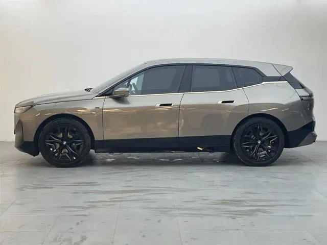 BMW iX M60 — Фото автомобиля 3