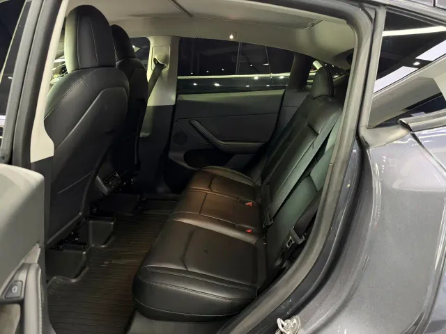 Tesla Model Y — Фото автомобиля 6