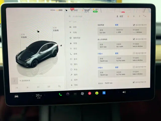 Tesla Model Y — Фото автомобиля 18