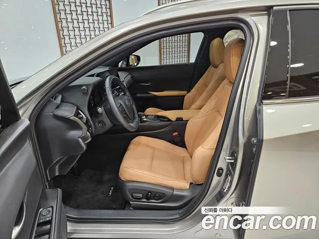Lexus UX UX300h — Фото автомобиля 15