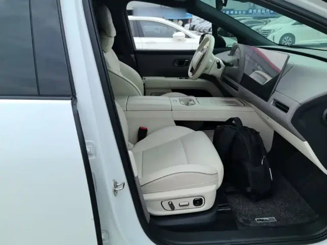 Li Auto i6 — Фото автомобиля 24