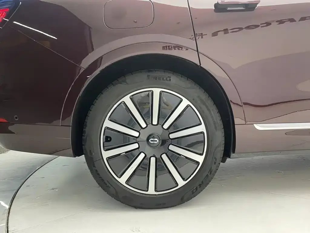AITO Wenjie AITO M9 2025 Extended Range Ultra 52kWh 6-Seater — Фото автомобиля 11