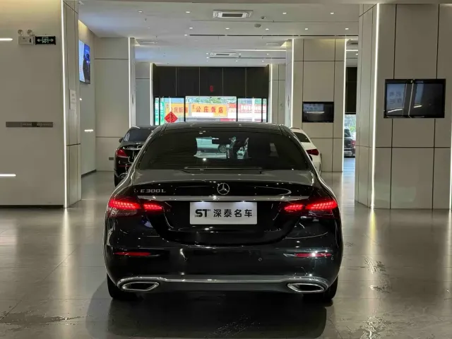 Mercedes-Benz E-Class — Фото автомобиля 8